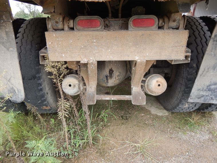 image for item DI7733 1988 Freightliner FLC  dump truck