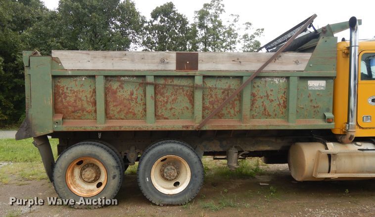 image for item DI7733 1988 Freightliner FLC  dump truck