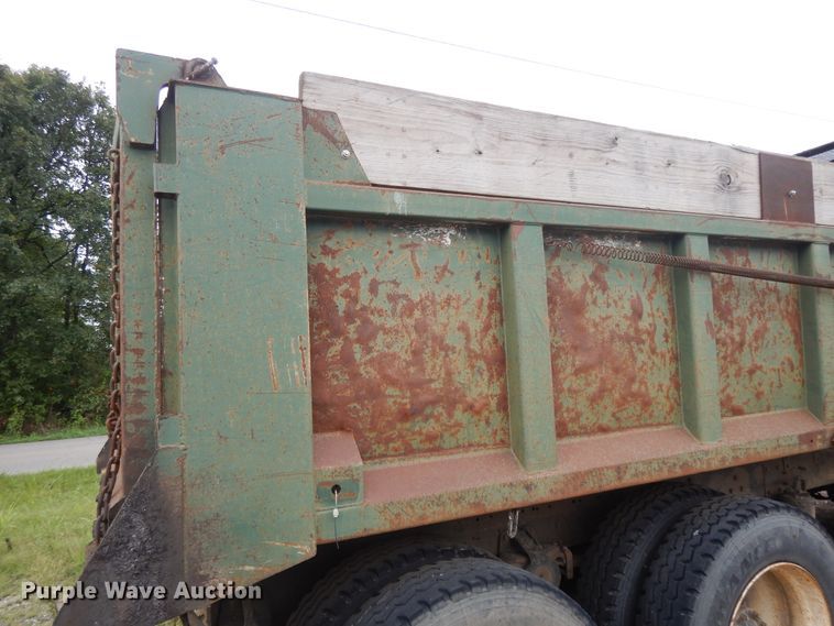 image for item DI7733 1988 Freightliner FLC  dump truck
