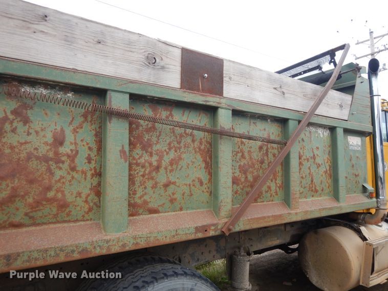 image for item DI7733 1988 Freightliner FLC  dump truck