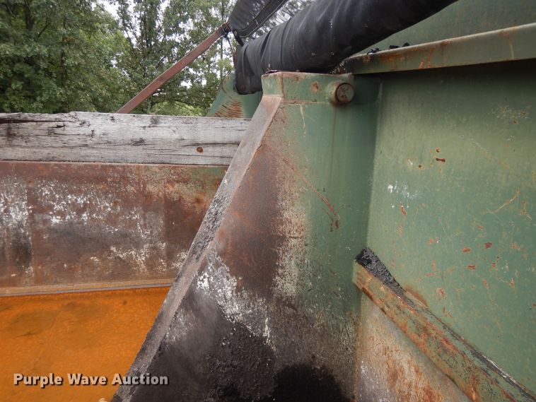 image for item DI7733 1988 Freightliner FLC  dump truck