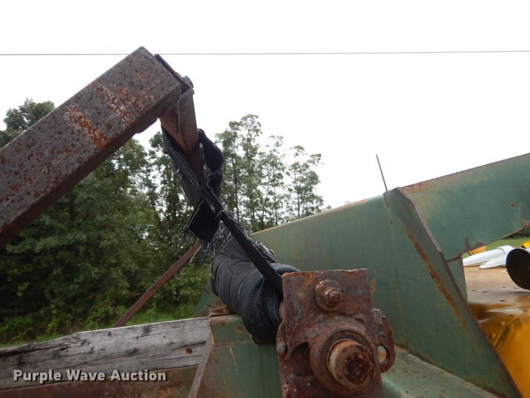 image for item DI7733 1988 Freightliner FLC  dump truck