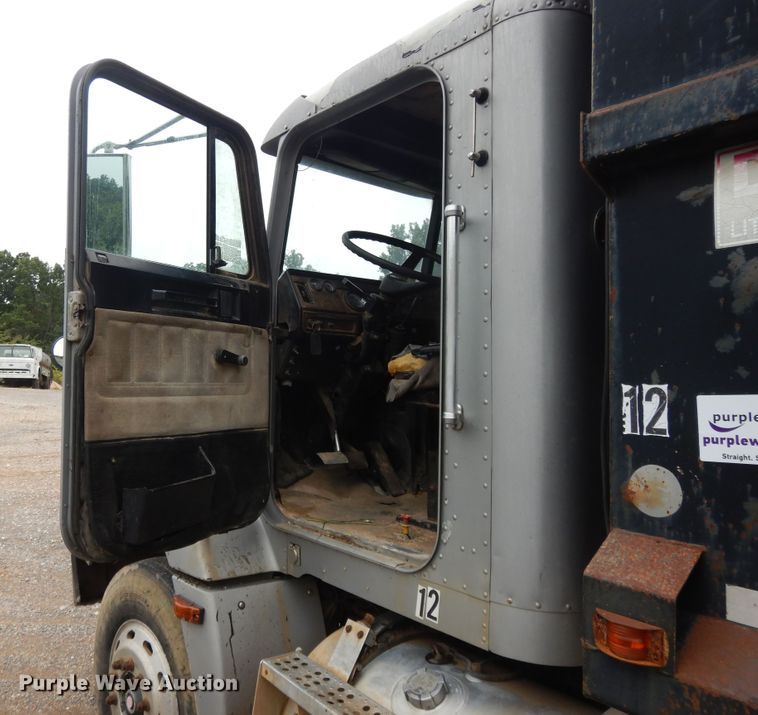 image for item DI7736 1997 Freightliner FLD  dump truck