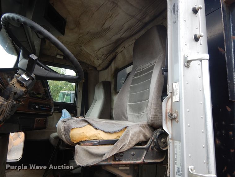 image for item DI7736 1997 Freightliner FLD  dump truck