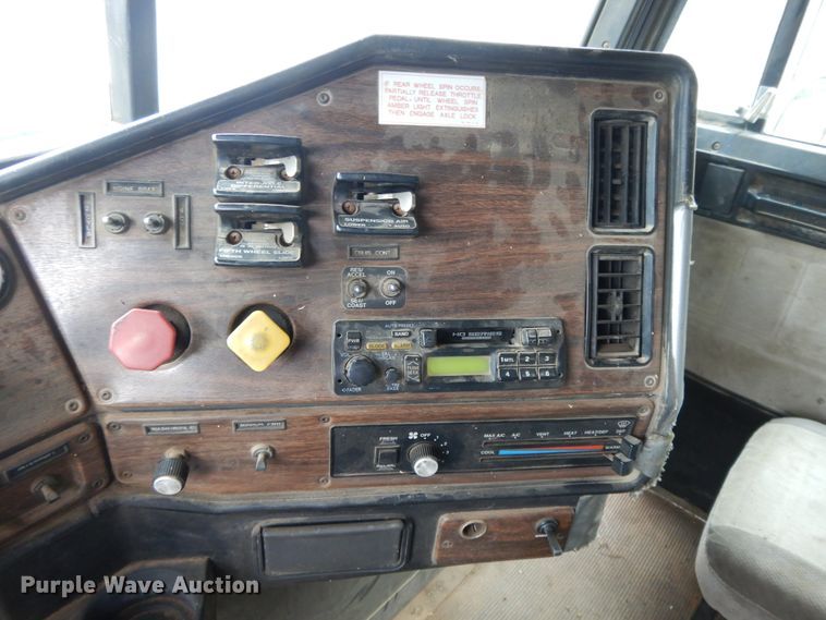 image for item DI7736 1997 Freightliner FLD  dump truck