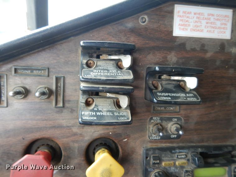 image for item DI7736 1997 Freightliner FLD  dump truck