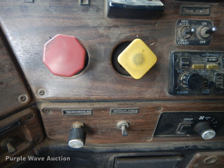 image for item DI7736 1997 Freightliner FLD  dump truck