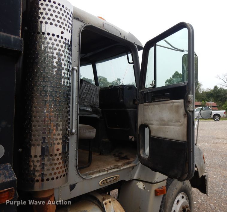 image for item DI7736 1997 Freightliner FLD  dump truck