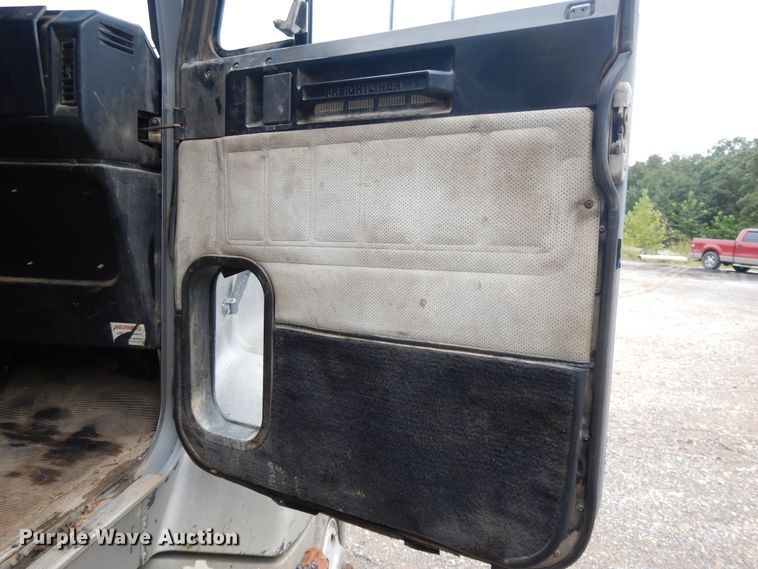 image for item DI7736 1997 Freightliner FLD  dump truck