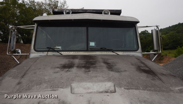 image for item DI7736 1997 Freightliner FLD  dump truck