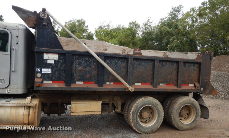 image for item DI7736 1997 Freightliner FLD  dump truck
