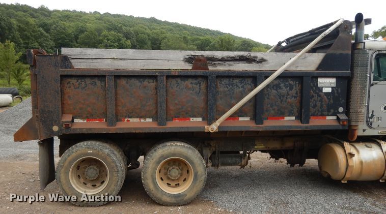 image for item DI7736 1997 Freightliner FLD  dump truck