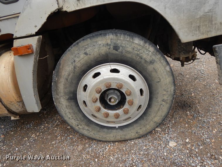 image for item DI7736 1997 Freightliner FLD  dump truck