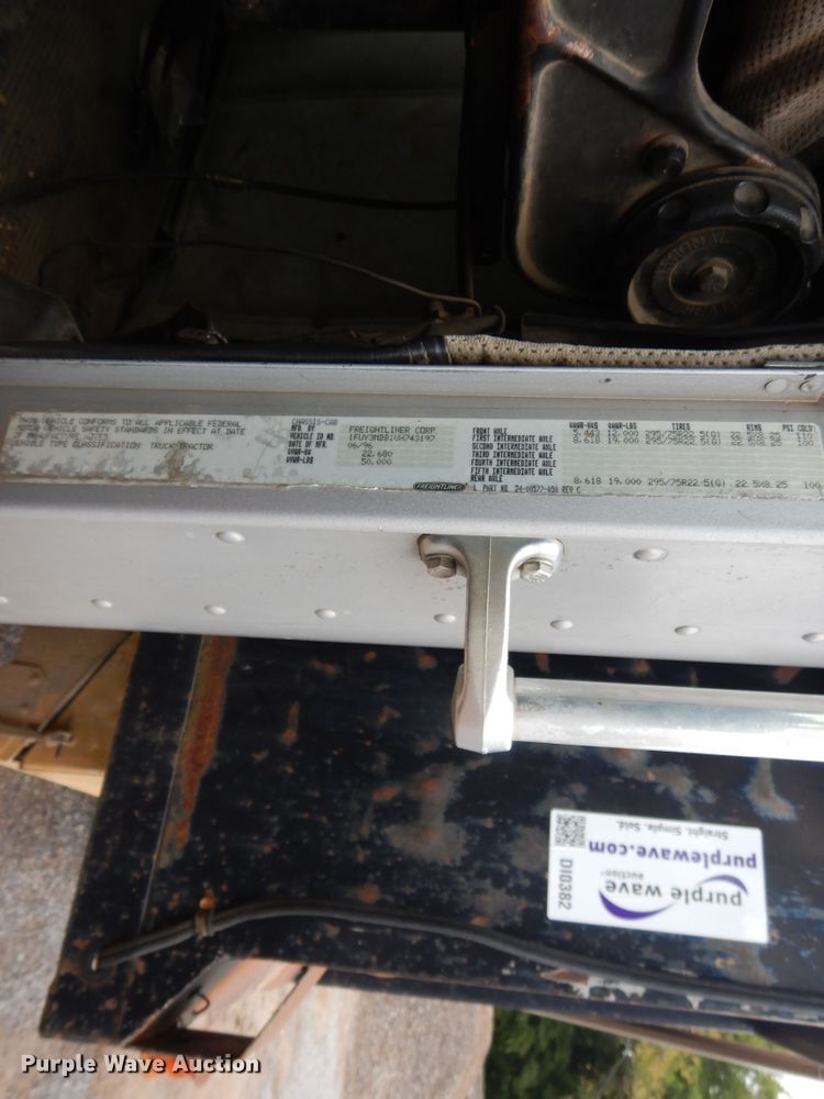 image for item DI7736 1997 Freightliner FLD  dump truck