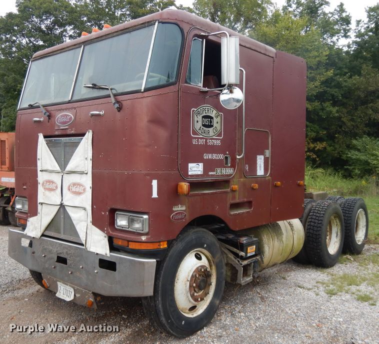 image for item DI7739 1985 Peterbilt 362  semi truck