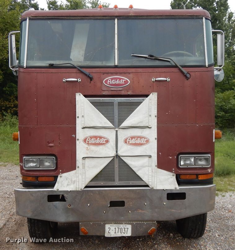 image for item DI7739 1985 Peterbilt 362  semi truck