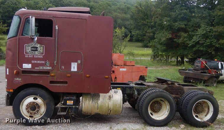 image for item DI7739 1985 Peterbilt 362  semi truck