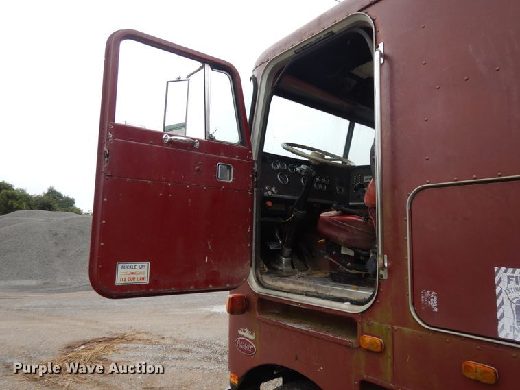 image for item DI7739 1985 Peterbilt 362  semi truck