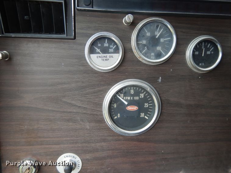 image for item DI7739 1985 Peterbilt 362  semi truck