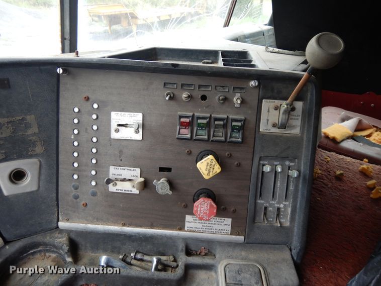 image for item DI7739 1985 Peterbilt 362  semi truck