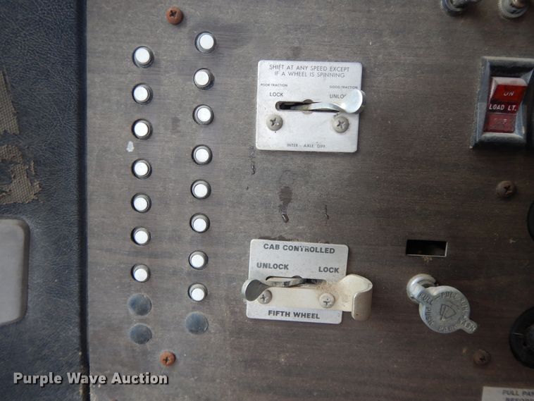 image for item DI7739 1985 Peterbilt 362  semi truck