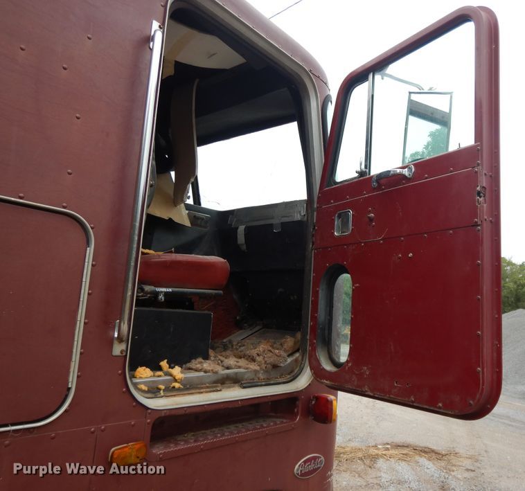 image for item DI7739 1985 Peterbilt 362  semi truck