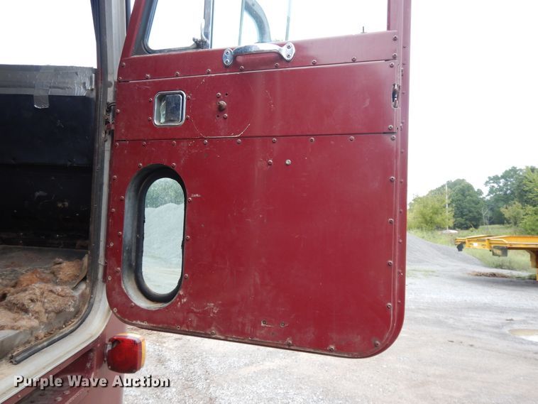 image for item DI7739 1985 Peterbilt 362  semi truck