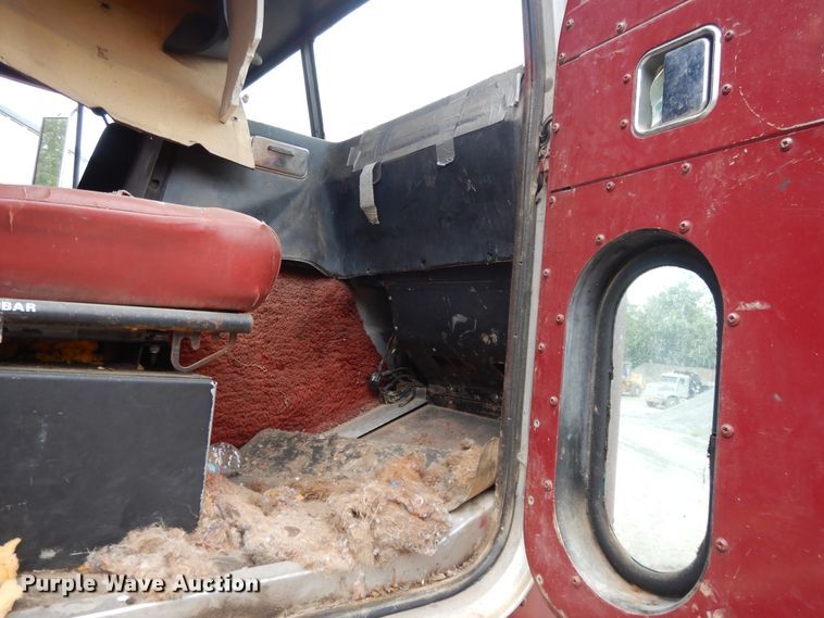 image for item DI7739 1985 Peterbilt 362  semi truck