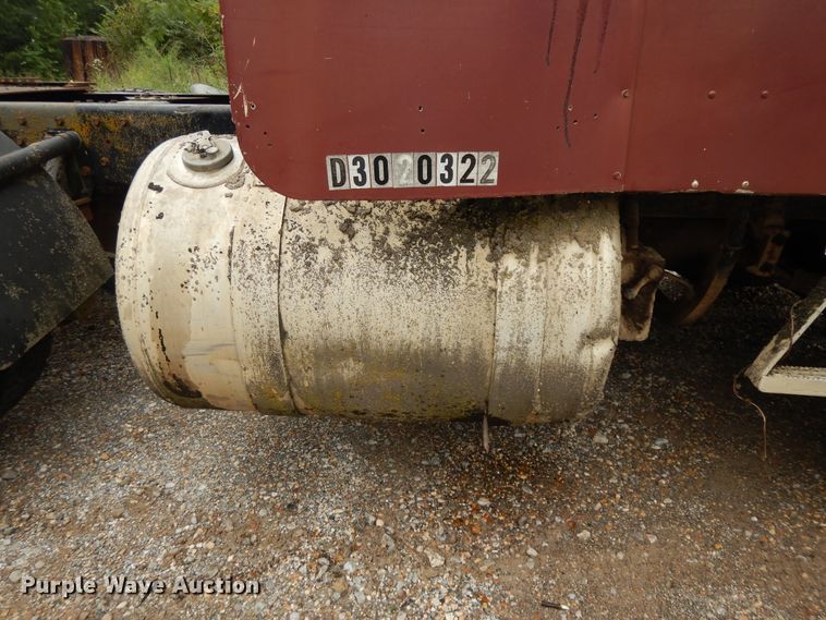 image for item DI7739 1985 Peterbilt 362  semi truck