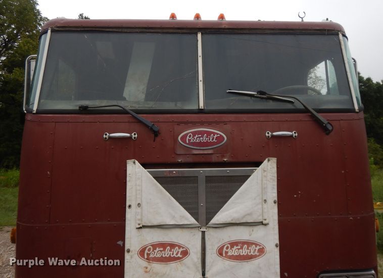 image for item DI7739 1985 Peterbilt 362  semi truck