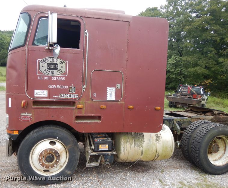 image for item DI7739 1985 Peterbilt 362  semi truck