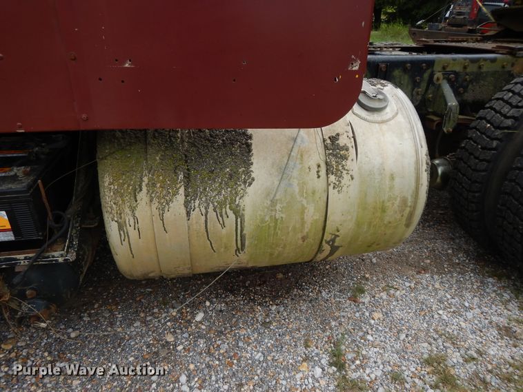 image for item DI7739 1985 Peterbilt 362  semi truck