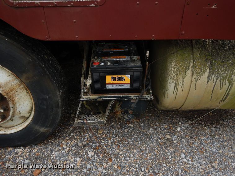 image for item DI7739 1985 Peterbilt 362  semi truck