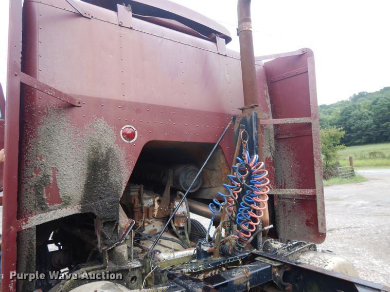 image for item DI7739 1985 Peterbilt 362  semi truck