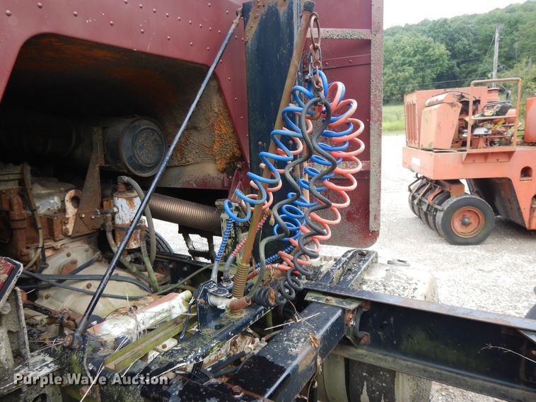 image for item DI7739 1985 Peterbilt 362  semi truck