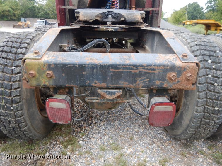 image for item DI7739 1985 Peterbilt 362  semi truck