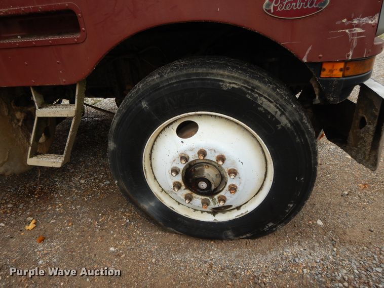 image for item DI7739 1985 Peterbilt 362  semi truck