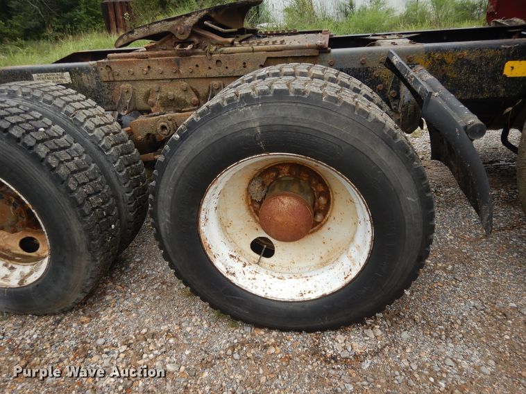 image for item DI7739 1985 Peterbilt 362  semi truck