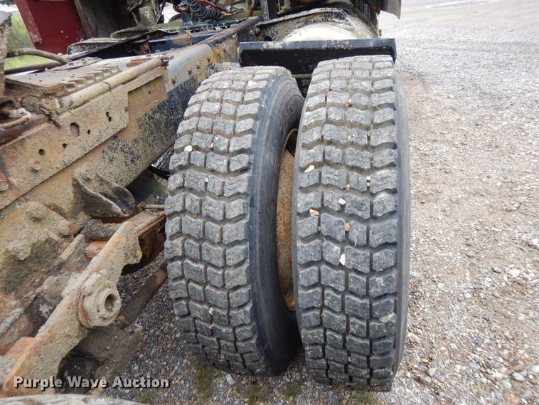 image for item DI7739 1985 Peterbilt 362  semi truck