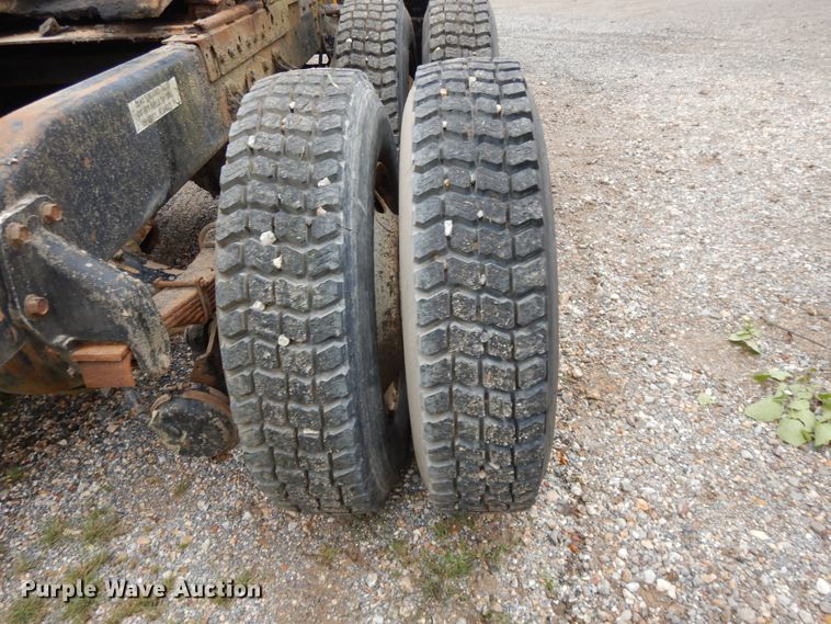 image for item DI7739 1985 Peterbilt 362  semi truck