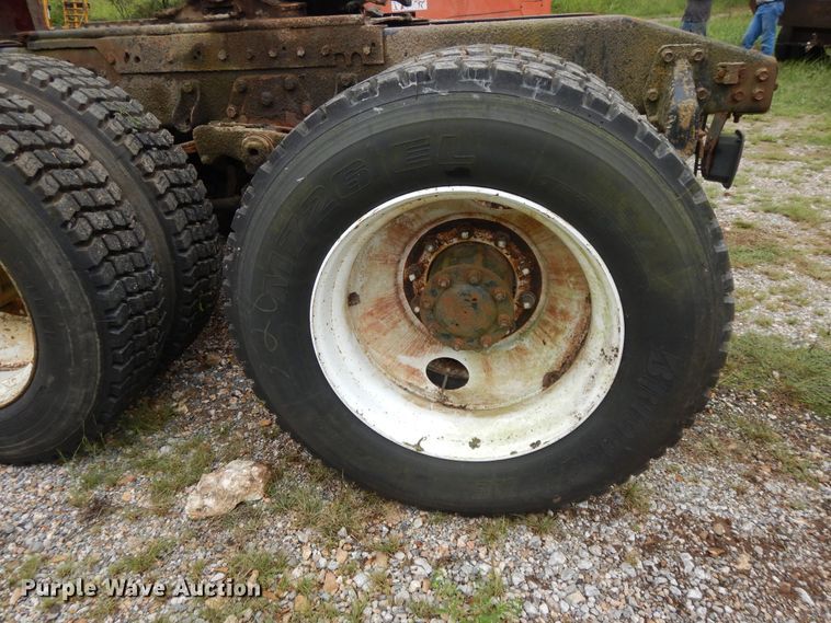 image for item DI7739 1985 Peterbilt 362  semi truck