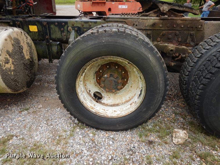 image for item DI7739 1985 Peterbilt 362  semi truck