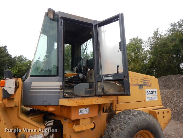 image for item DI7740 1998 Case 621B  wheel loader