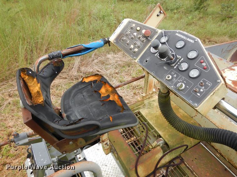 image for item DI7742 Ingersoll Rand 910T  paver