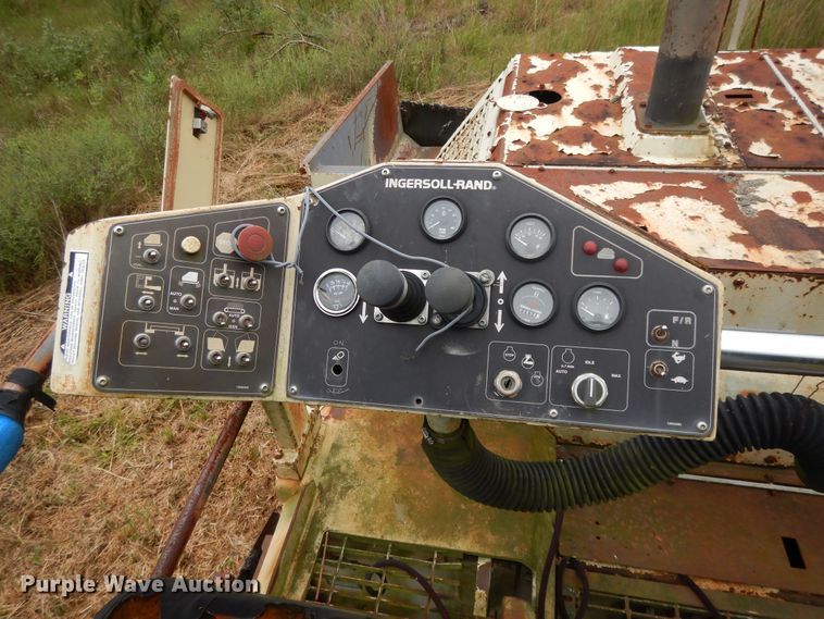 image for item DI7742 Ingersoll Rand 910T  paver