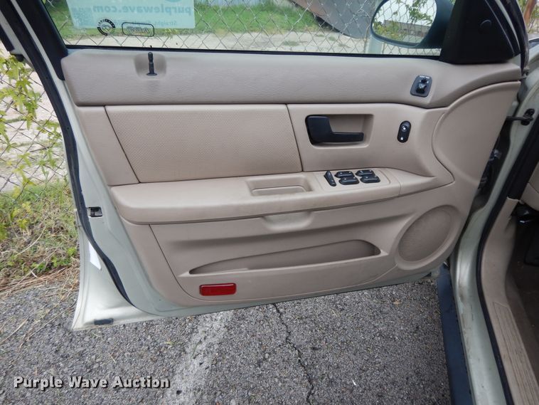 image for item DI7747 2004 Ford Taurus SES