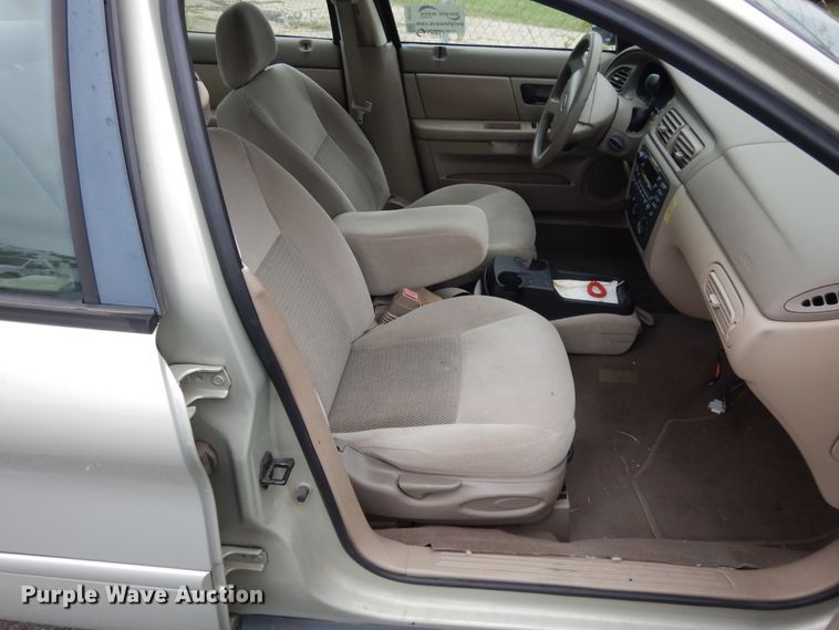 image for item DI7747 2004 Ford Taurus SES