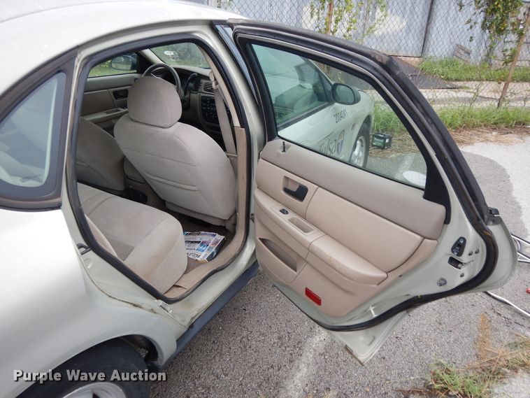 image for item DI7747 2004 Ford Taurus SES