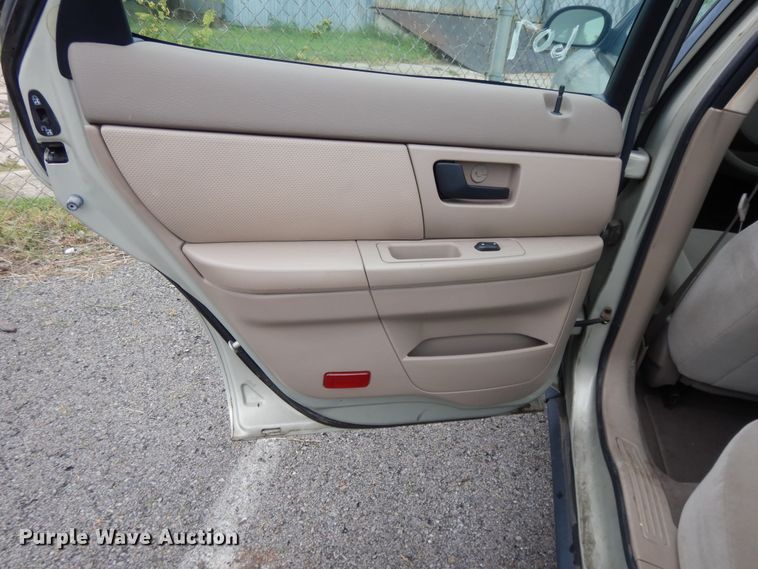 image for item DI7747 2004 Ford Taurus SES