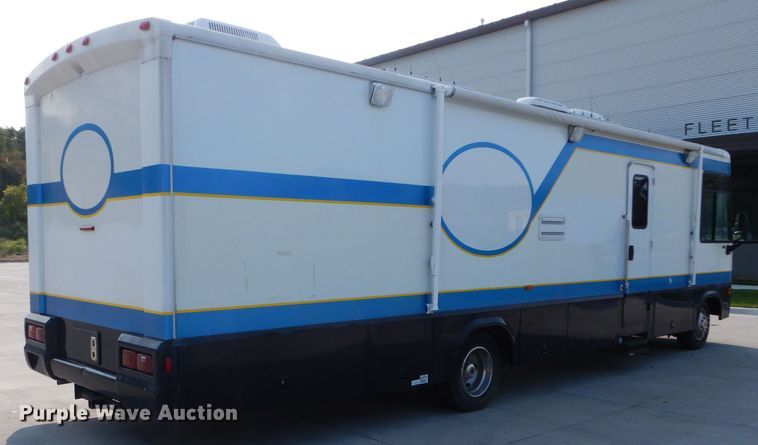 image for item DI8280 2002 Winnebago  mobile command center truck